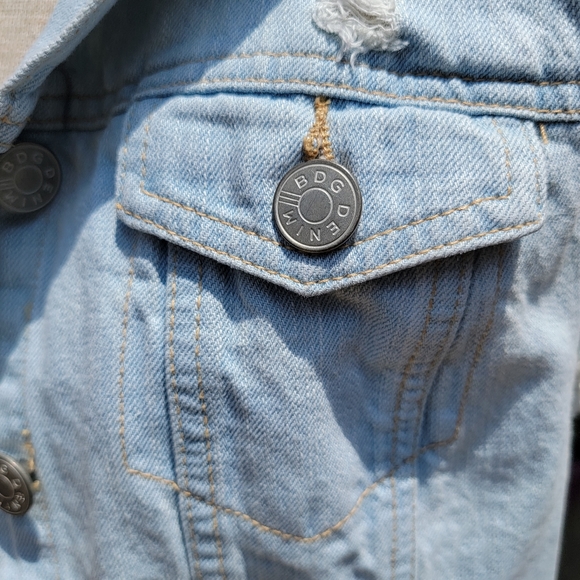 Women's BDG Urban Outfitters Light Blue Distressed Denim Vest Size Small - Picture 7 of 12